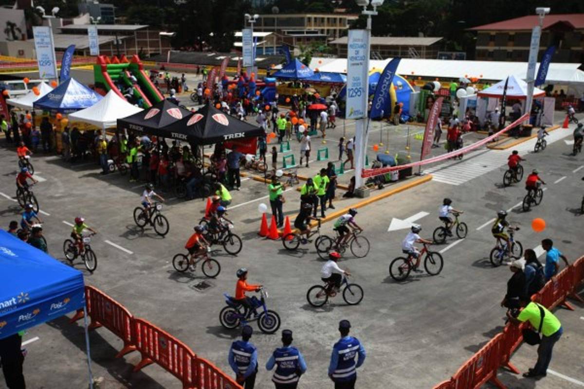 La Vuelta Infantil fue una fiesta multicolor para todos...