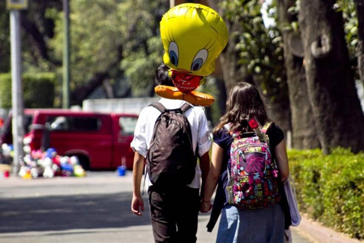 Nueve razones para celebrar el 'Día del Amor y la Amistad' el 15 y no el 14 de febrero