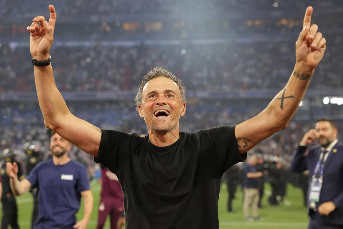 Aficionados del PSG sorprenden a Luis Enrique con homenaje a su hija Xana Aficionados del PSG sorprenden a Luis Enrique con homenaje a su hija Xana