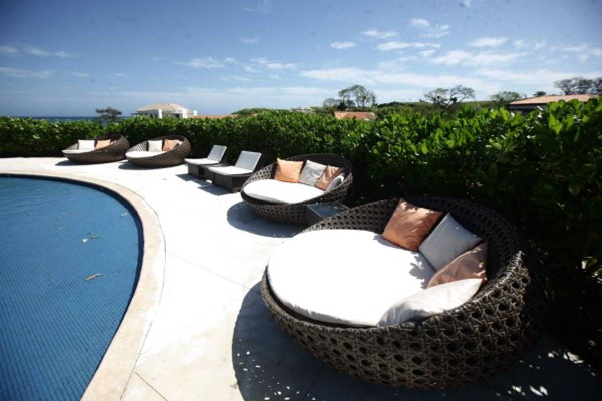 Disfrute el golf, playa y buceo en el club Pristine Bay Resort