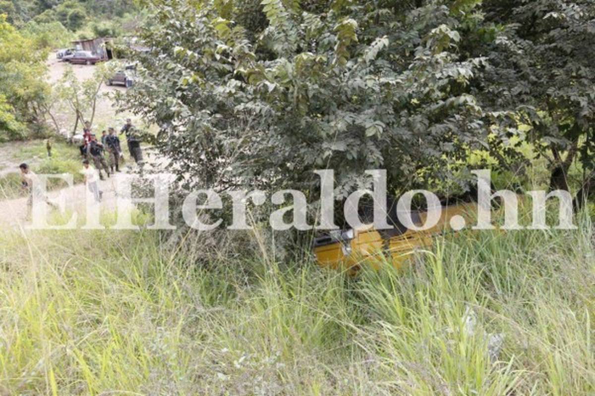El cuerpo del ahora occiso quedó bajo el vehículo repartidor. Foto El Heraldo Sucesos