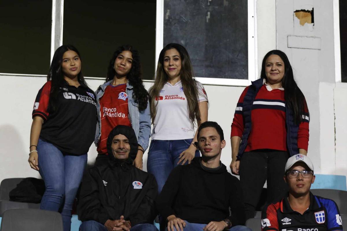 El Nacional se llena de lindas chicas en semifinal de Olimpia ante Olancho FC