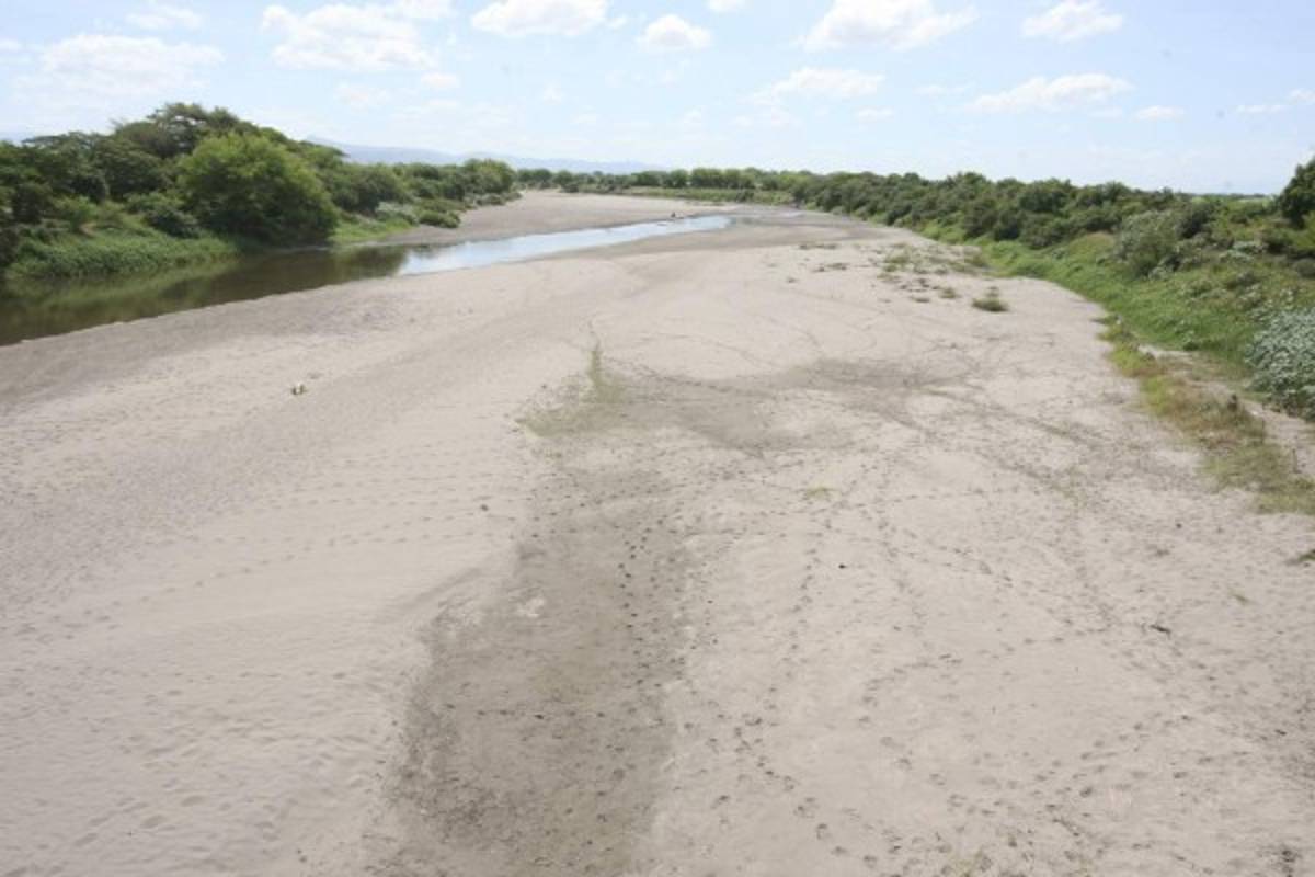 Pobladores claman por lluvia ante la sequía que les azota