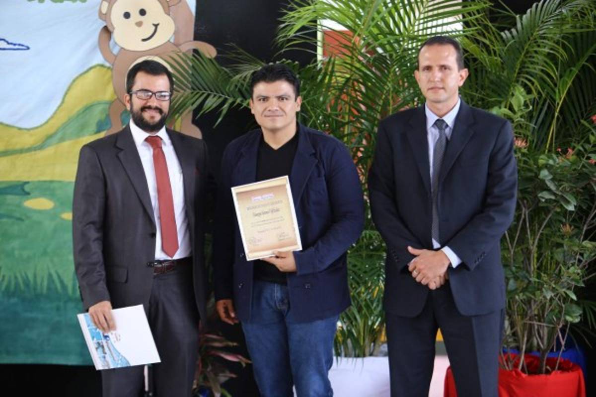 Giuseppe vijil presentó su primer libro 'Ángel y otros relatos'