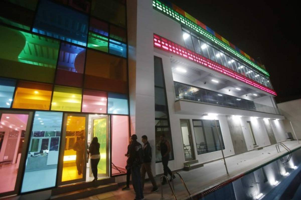 Supuestos miembros de la oposición apedrean gimnasio de Ana Joselina Fortín