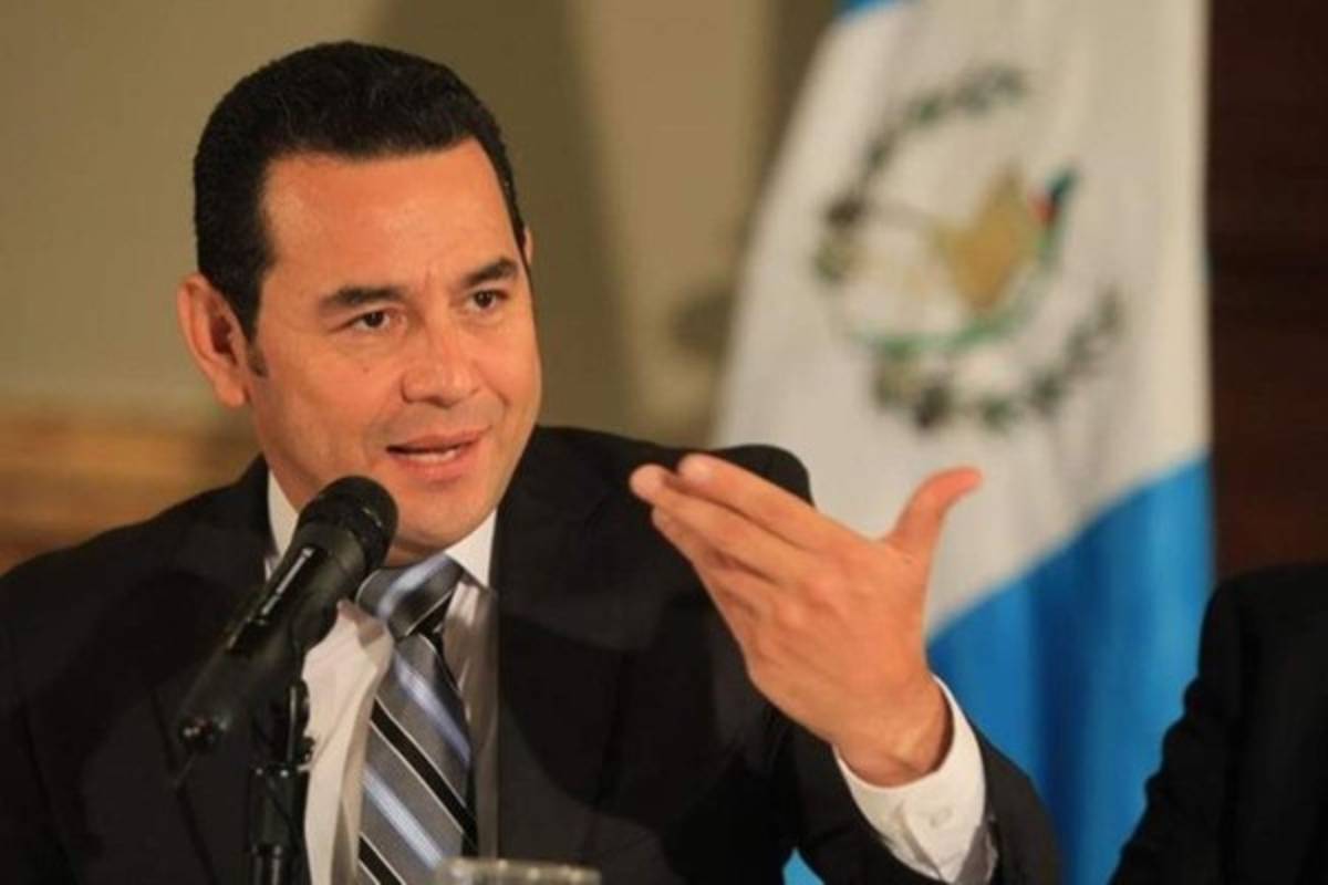 Presidente de Guatemala se retracta y ahora dice que 'hay que respetar la decisión del pueblo hondureño'