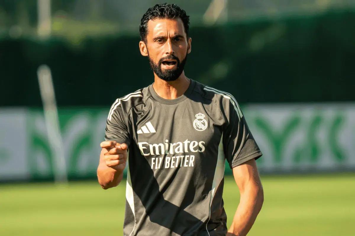 Álvaro Arbeloa no es interino en Real Madrid; salario y tuvo que aceptar fichaje que Xabi no quiso