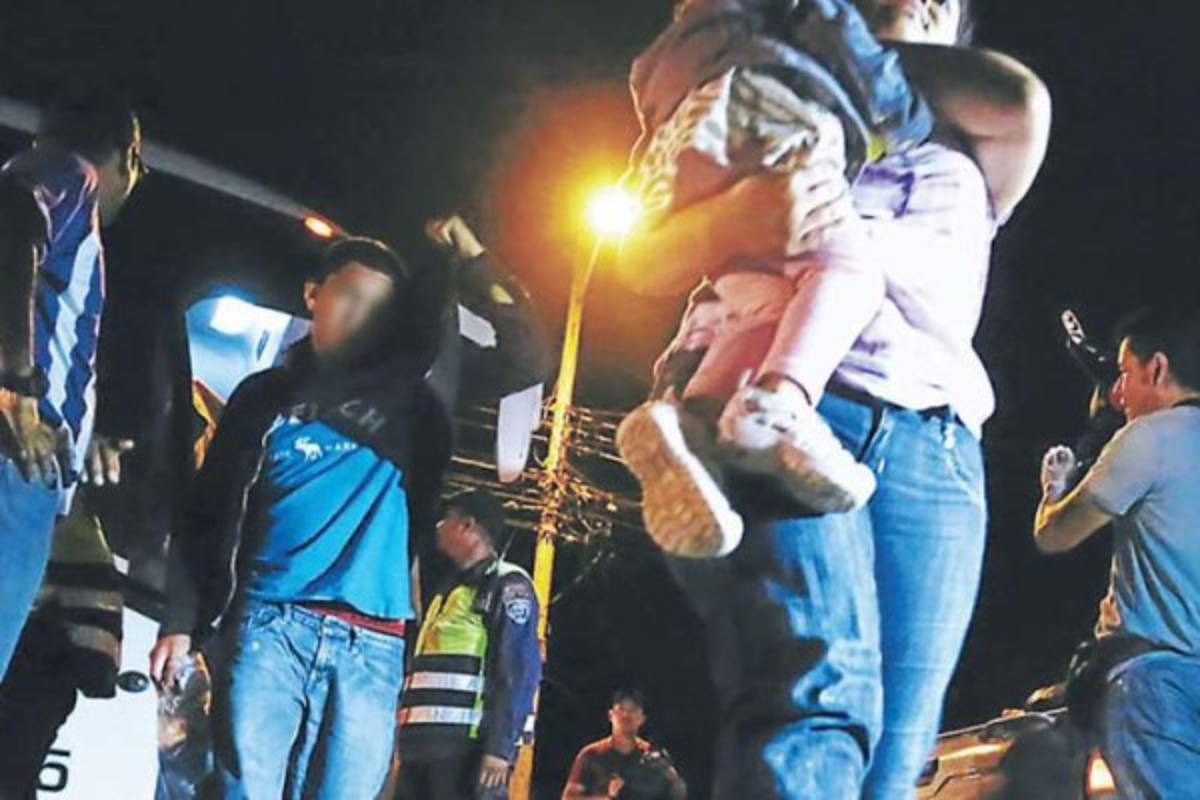 312 niños hondureños deportados en una noche