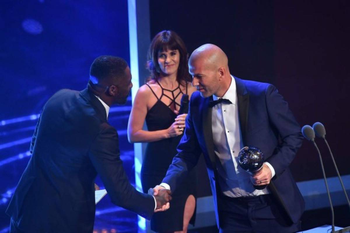 Zinedine Zidane gana el premio 'FIFA Best' al mejor entrenador del año   