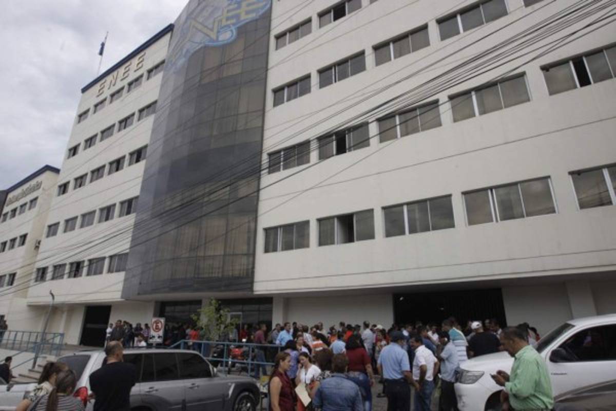 La ENEE redujo en 50.6% el número de empleados