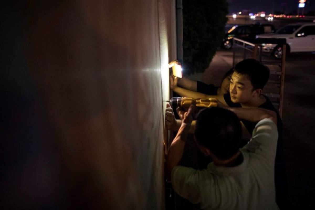 TOPSHOT - A woman walks down a flooded road during the aftermath of Hurricane Harvey on August 30, 2017 in Houston, Texas.Monster storm Harvey made landfall again Wednesday in Louisiana, evoking painful memories of Hurricane Katrina's deadly strike 12 years ago, as time was running out in Texas to find survivors in the raging floodwaters. / AFP PHOTO / Brendan Smialowski