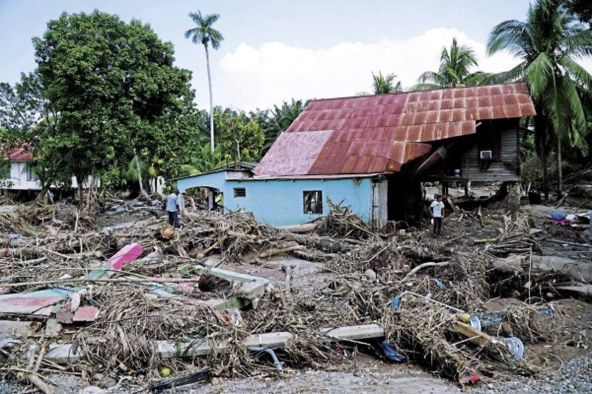 Casas totalmente destruidas son parte del ambiente en El Progreso.