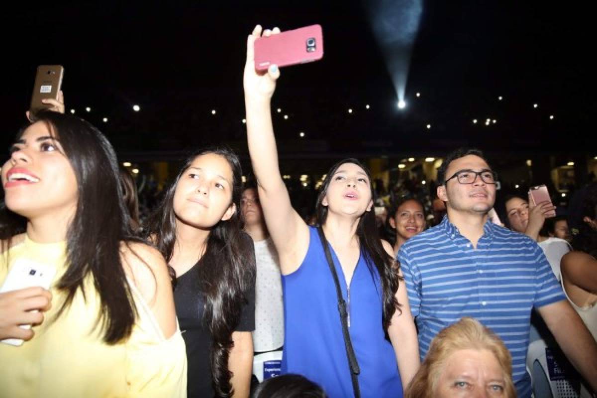 Jesse y Joy enamoraron a los capitalinos con su tour 'Un besito más ”