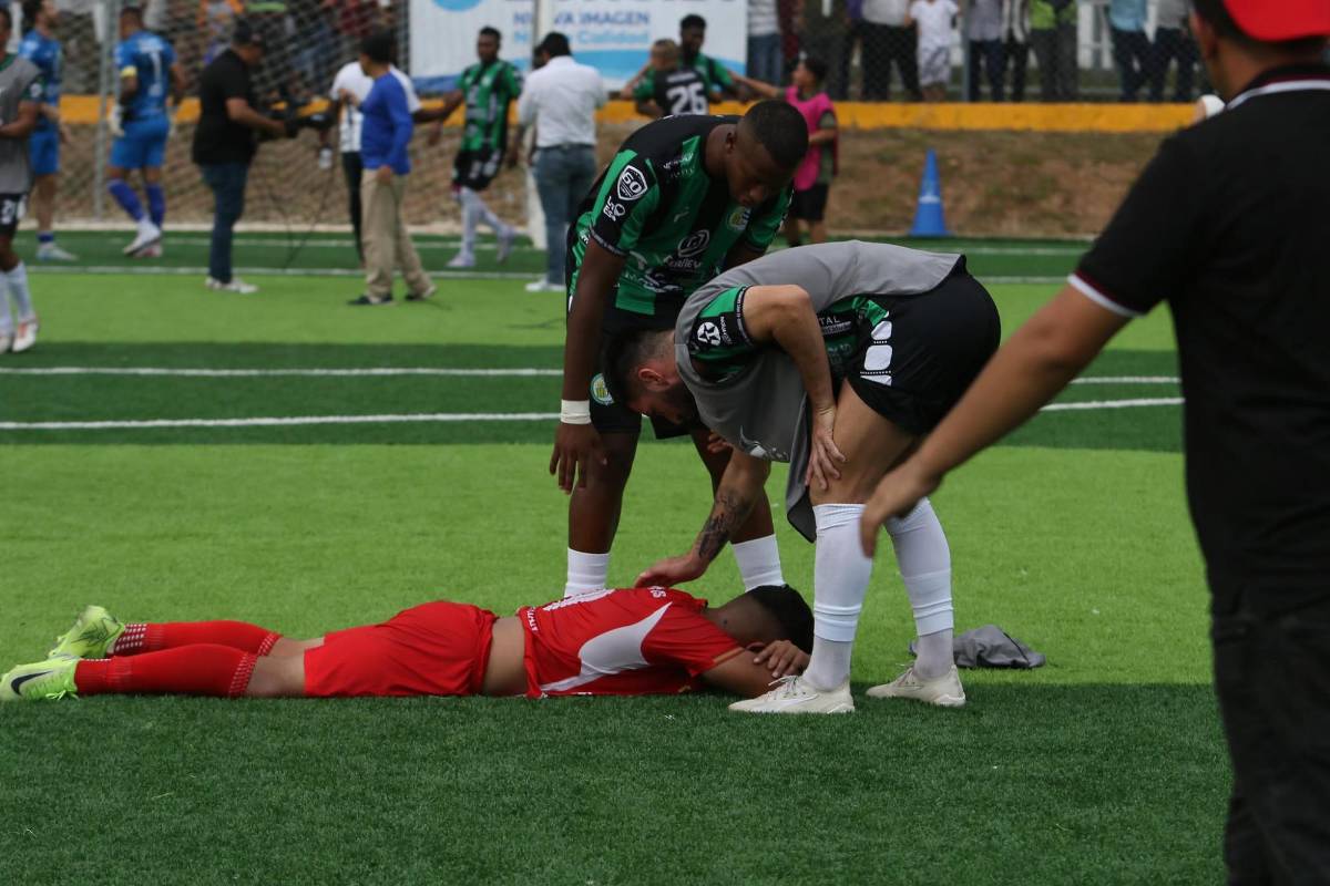 Las tristes y dolorosas imágenes de jugadores de Real Sociedad tras el descenso de Liga Nacional