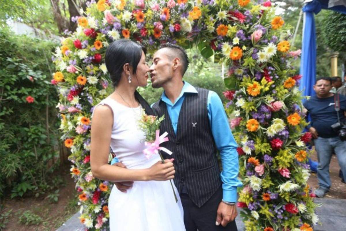 Las fiestas flecharon con amor a los hondureños Marlon y Liliana  