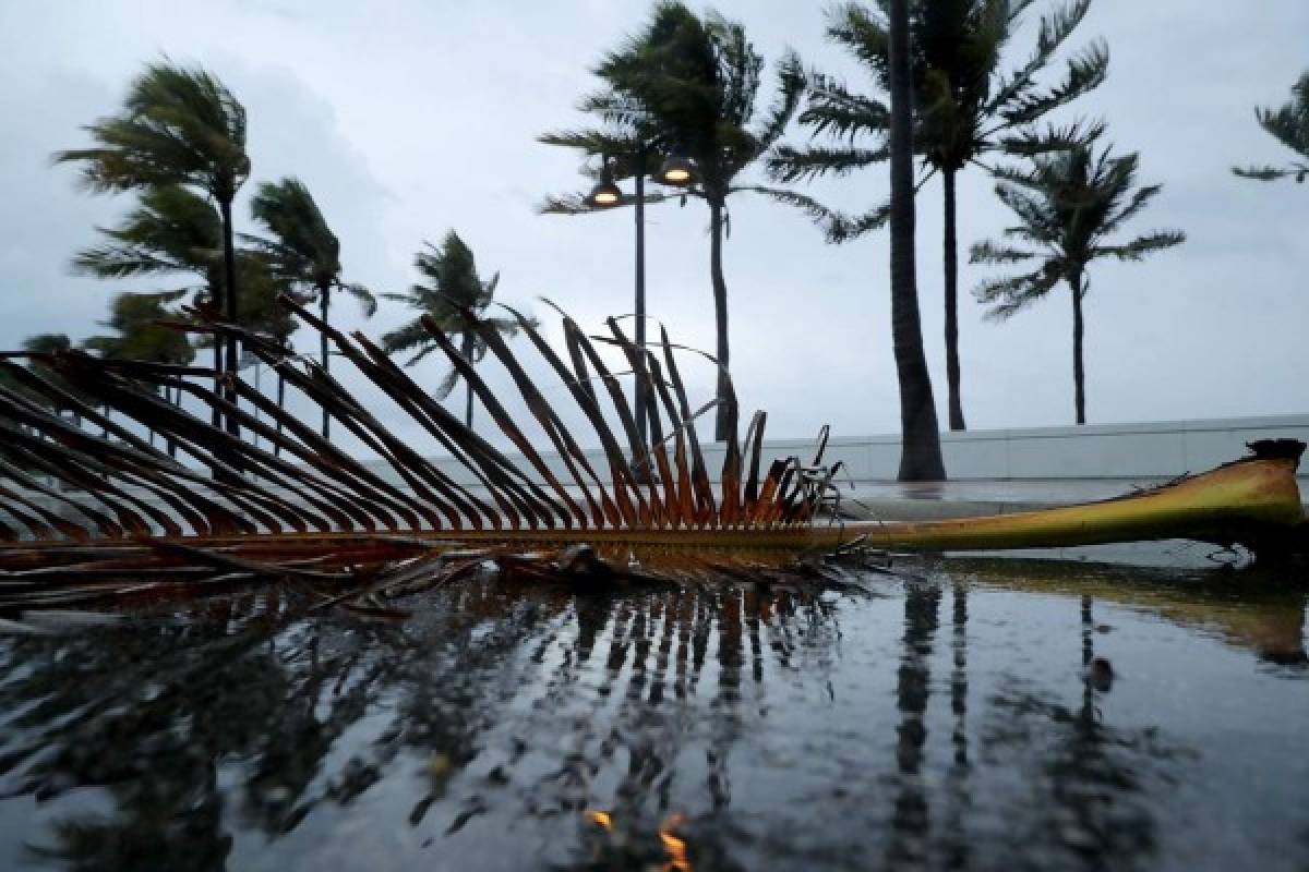El huracán Irma azota Cuba; Florida se alista para el golpe
