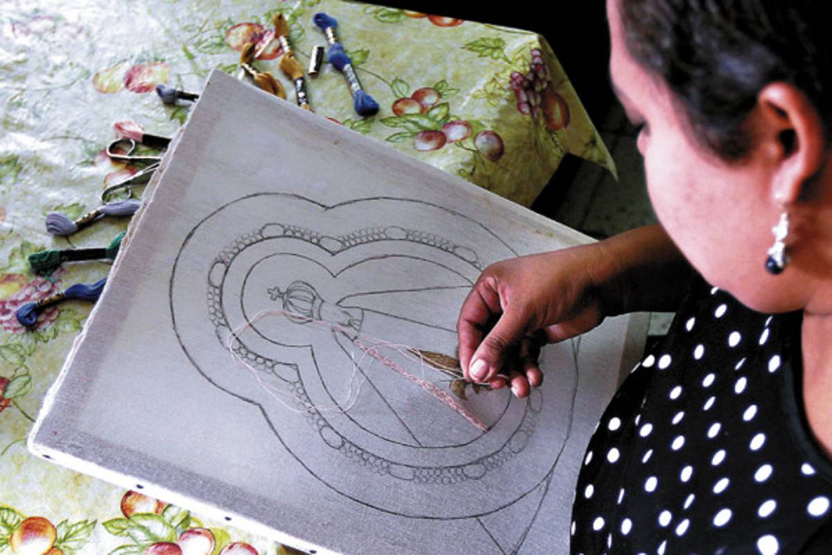 Tejedora de historias y bellas obras de arte