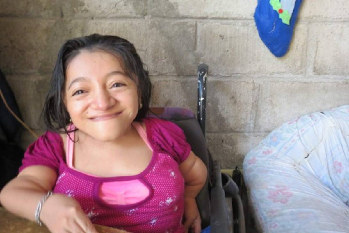 Joven brillante vence con esfuerzo su discapacidad