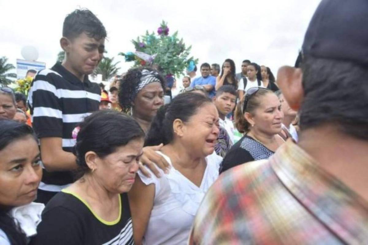 Entierran al periodista Víctor Fúnez entre lágrimas y pesar en La Ceiba
