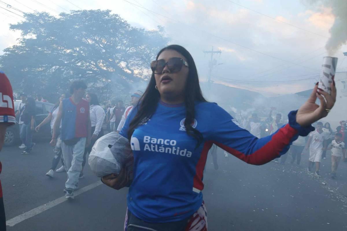 El Nacional se llena de lindas chicas en semifinal de Olimpia ante Olancho FC