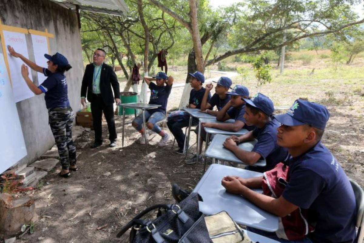 Con disciplina militar rescatan a decenas de jóvenes en riesgo social