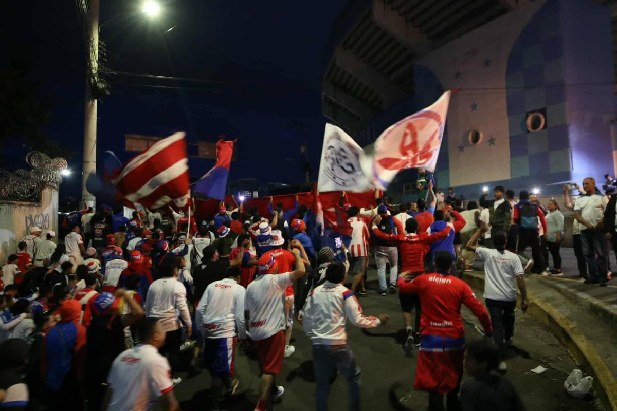 Afición del Xelajú sorprenden en el Nacional, llegada de la Ultra Fiel y la belleza del Olimpia