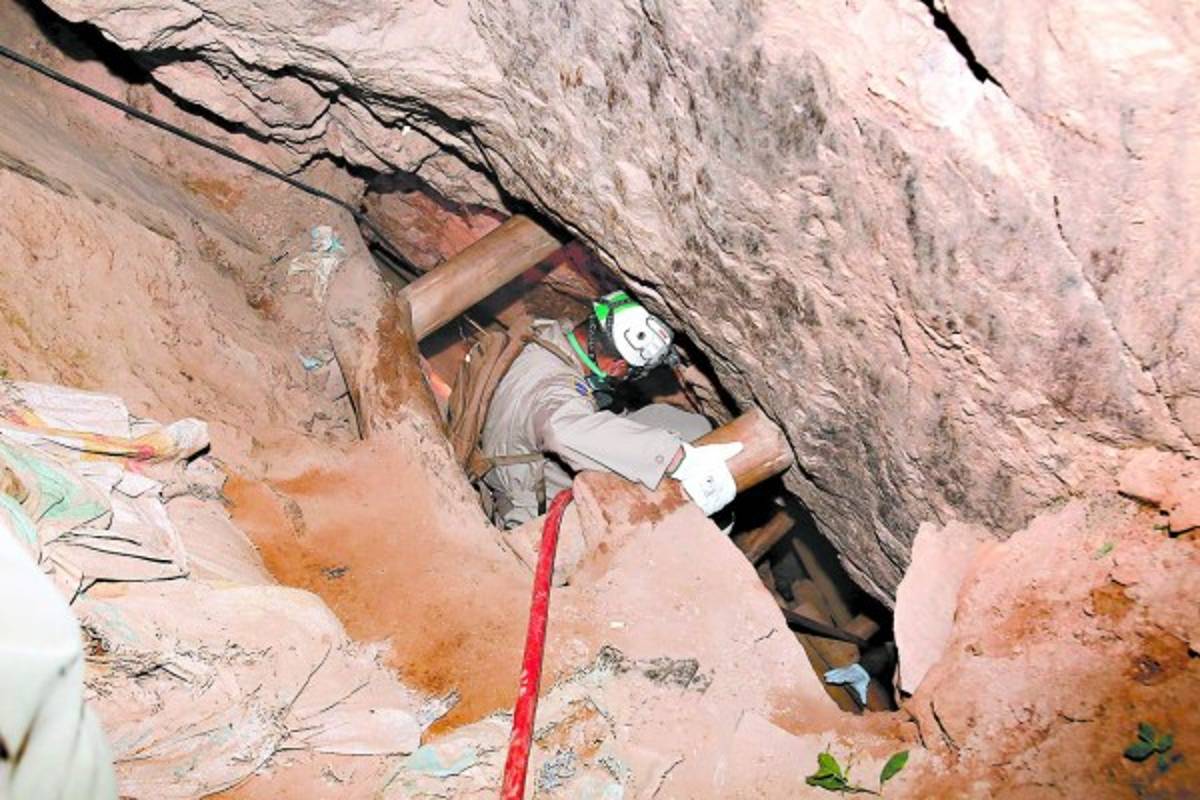 Exhaustiva y angustiosa labor de cuerpos de socorro