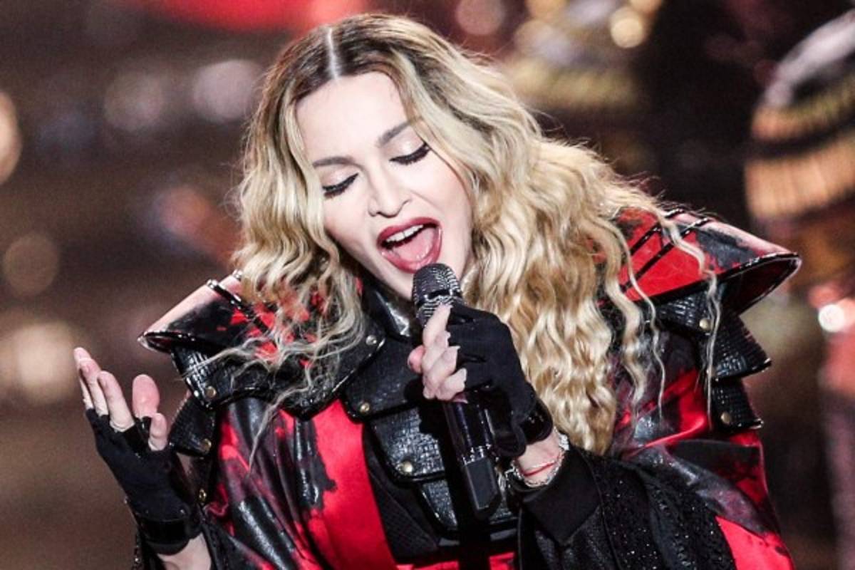 Madonna le da al Papa su 'bendición'