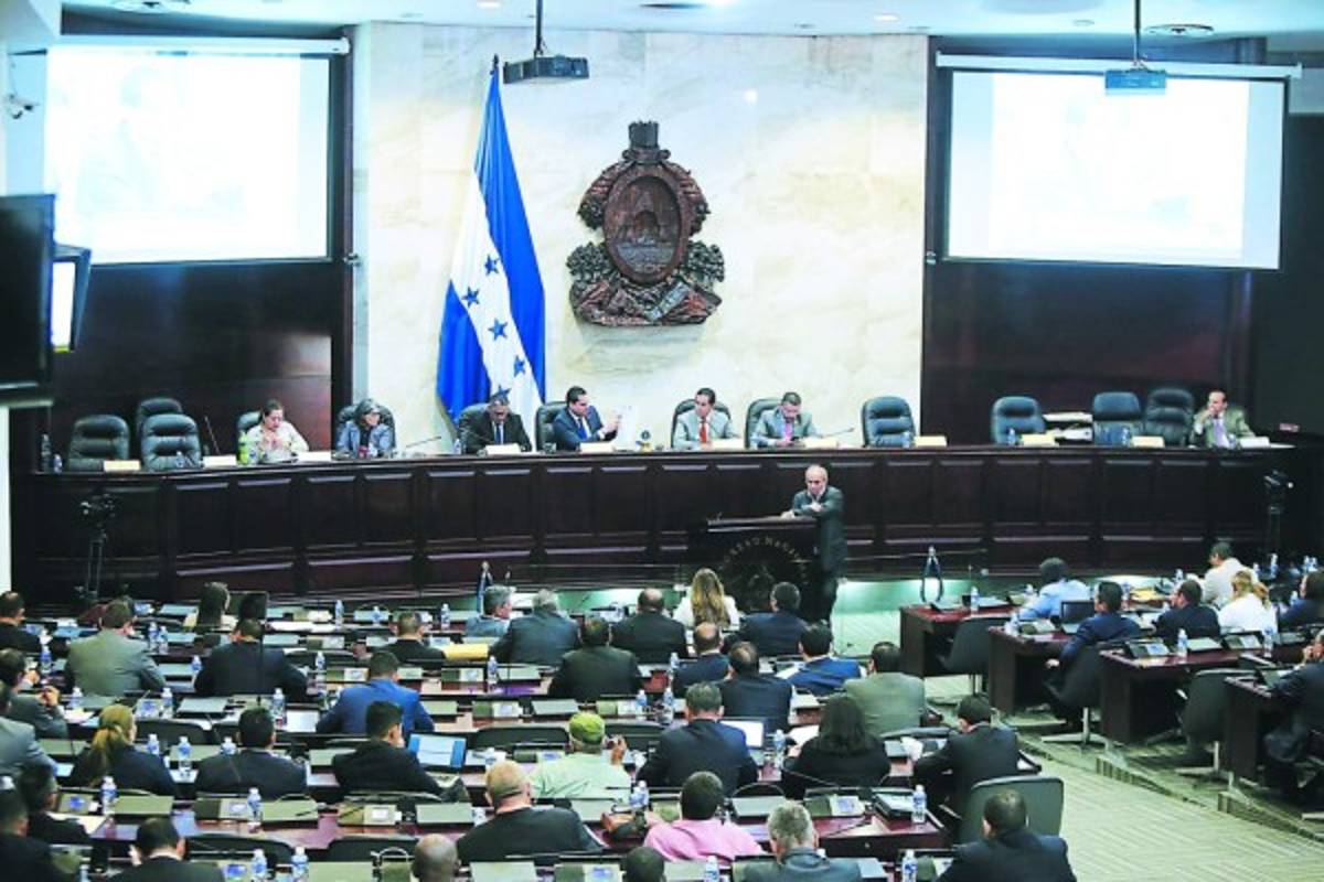 Plantean aumento de más de 2,000 lempiras a licencia de armas