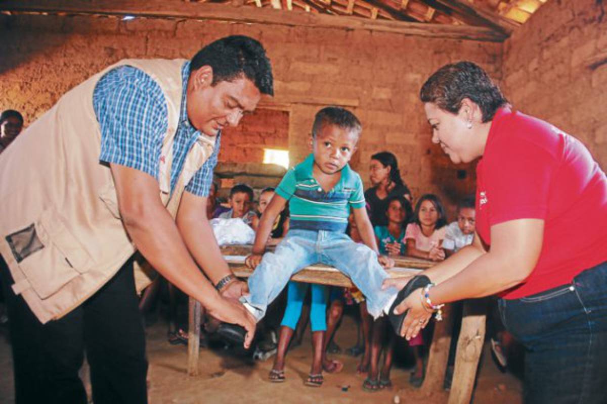 El Heraldo y Buckner calzaron a niños en sur de Honduras