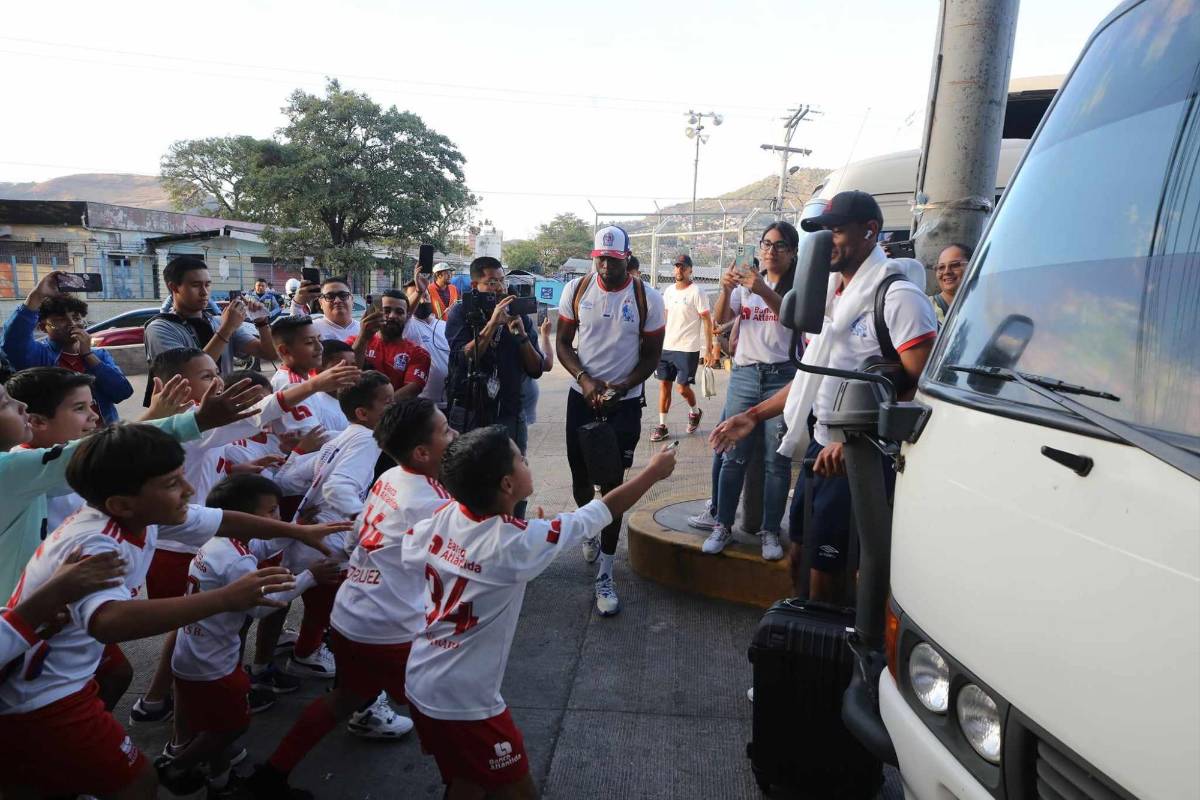 Gran alegría con la que los jugadores de Olimpia fueron recibidos