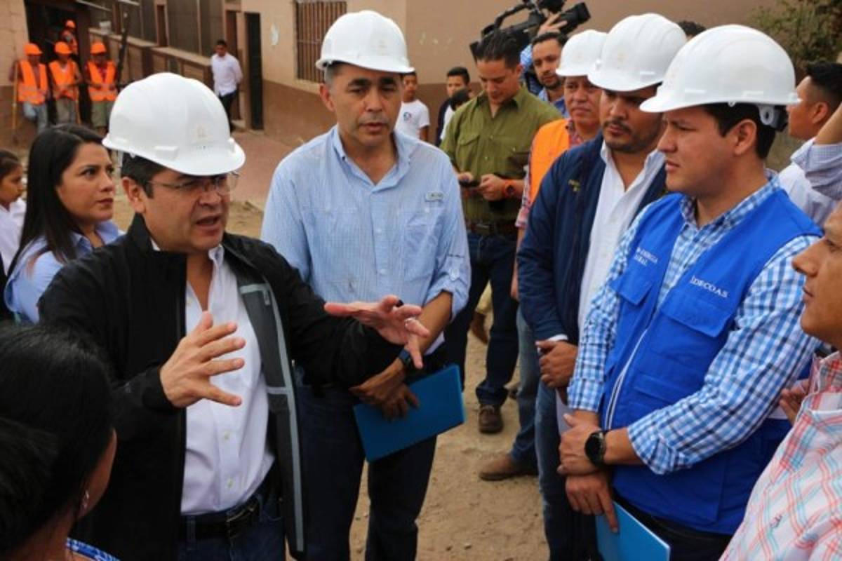 Presidente JOH visita centro escolar