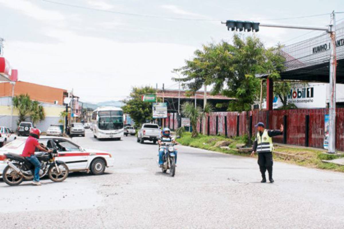 De tres semáforos que hay en Choluteca, solo uno funciona