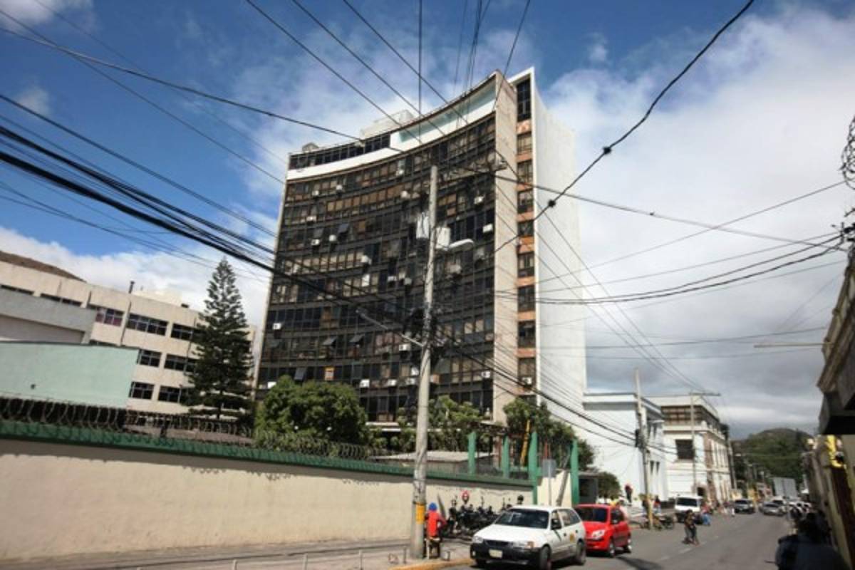 Hasta futbolistas recibieron dinero del IHSS