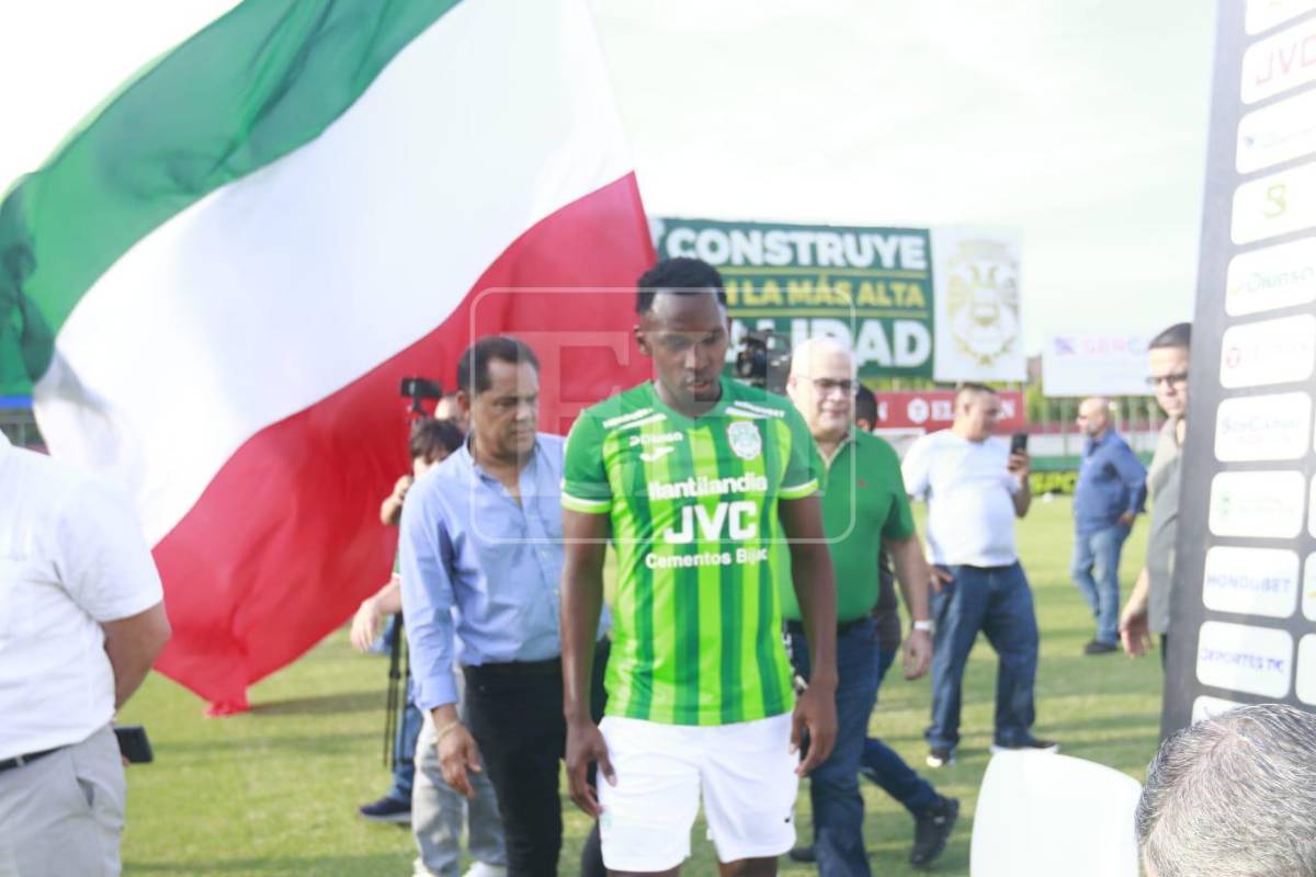 Alberth Elis es presentado como nuevo jugador del Marathón tras su paso por Portugal