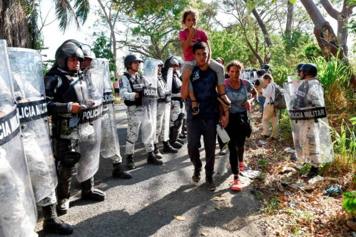 México despliega control de seguridad ante llegada de caravana migrante  