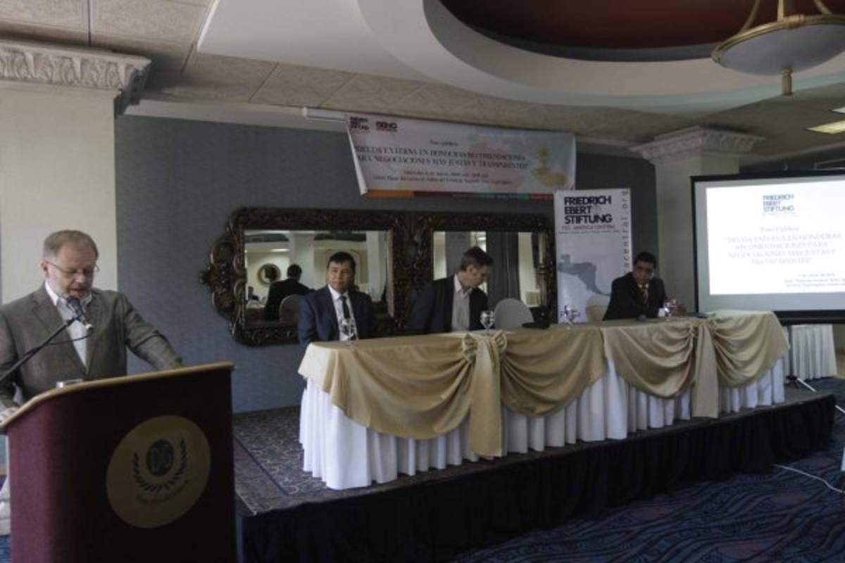 Cuestionan política de endeudamiento público