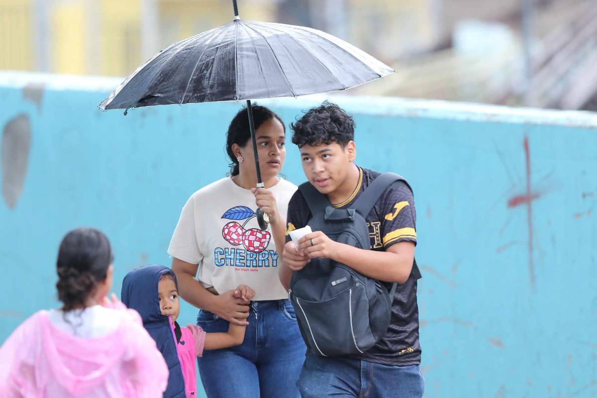 En fotos: Ambiente de fiesta viven aficionados que llegaron a apoyar a la Selección de Honduras