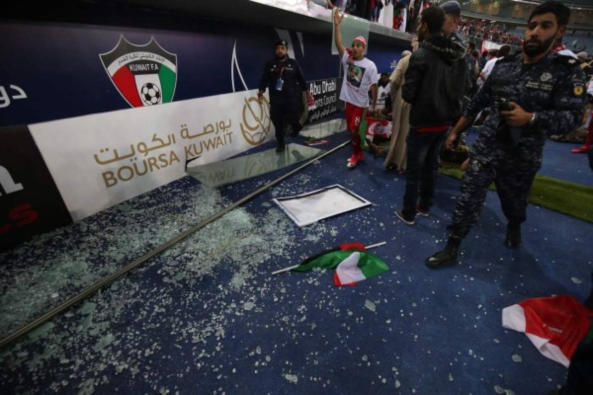 Cuarenta heridos en un estadio de Kuwait tras caída de una barrera 