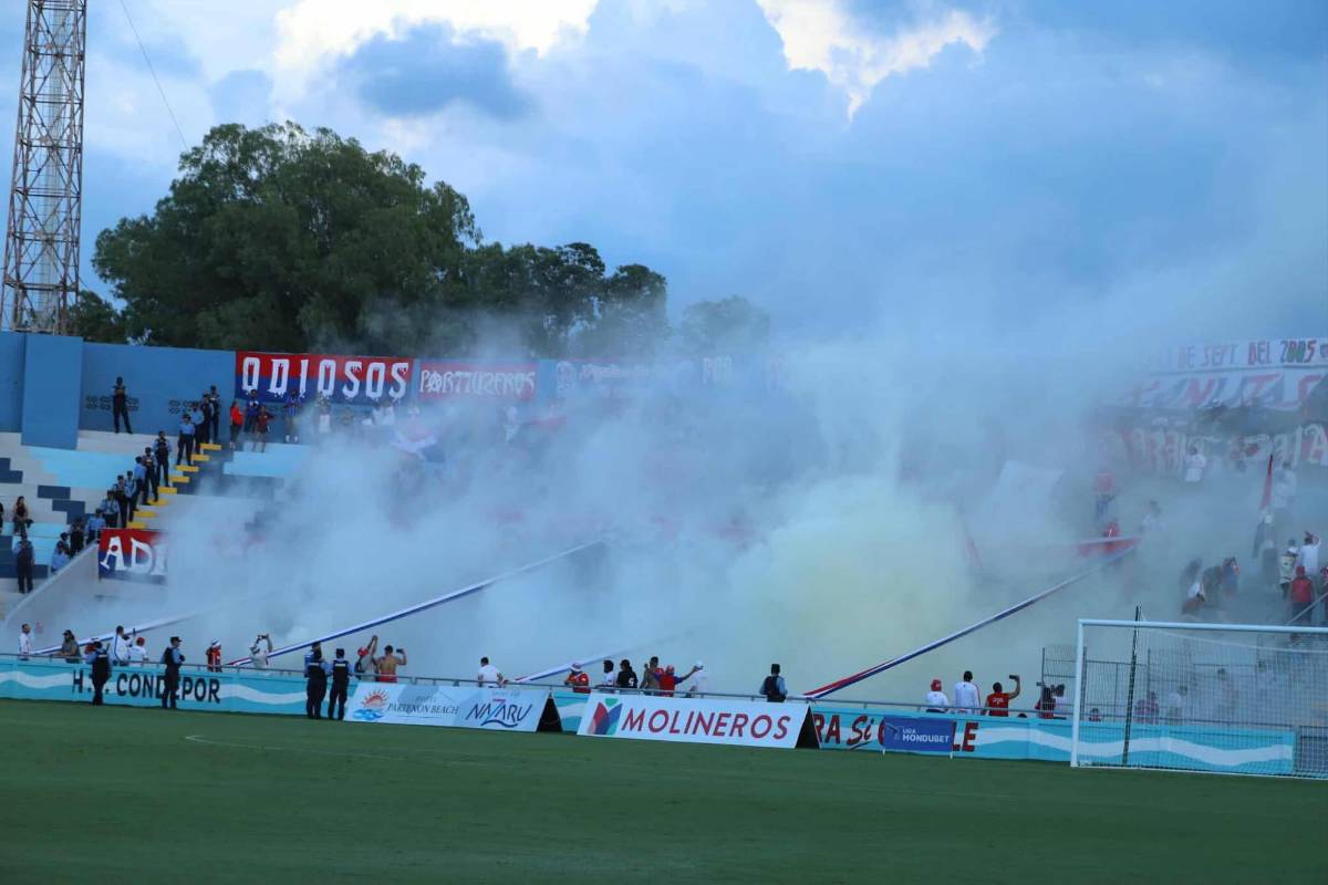 Bronca de Espinel, linda chica cautivó, show de la Ultra y épica remontada de Olimpia vs Victoria