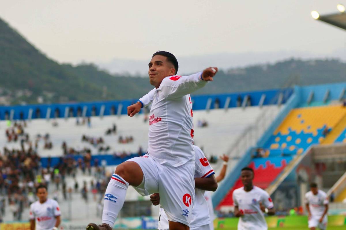 Olimpia humilla a Motagua, jugador sale herido, visita especial y sorprende lo que hicieron los DT