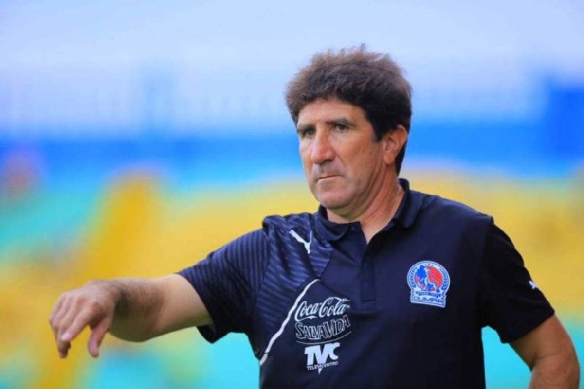 Técnico del Olimpia revela que Alberth Elis estuvo a punto de no jugar el clásico