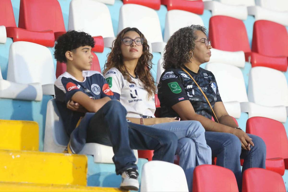 Jeque árabe se robó el show y sorprendente invasión tica previo al Motagua vs Cartaginés