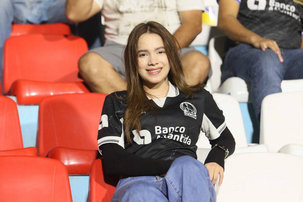 ¡Fue una pasarela! Las bellas chicas que encendieron la previa del Olimpia vs Alajuelense