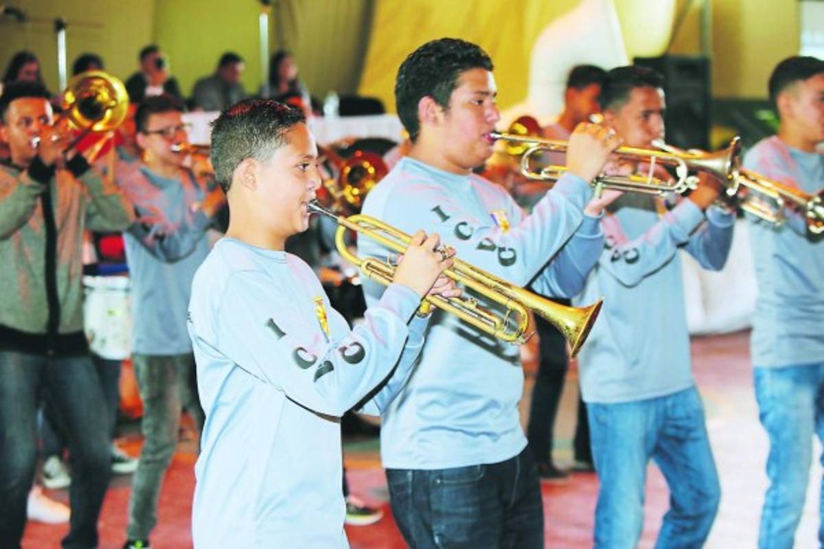 Derroche de gala, energía y talento en el 140 aniversario centralista