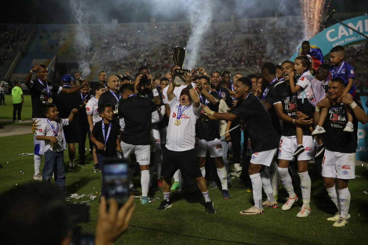 Bengtson levantó la 39: Así celebraron los jugadores de Olimpia el campeonato de Liga Nacional