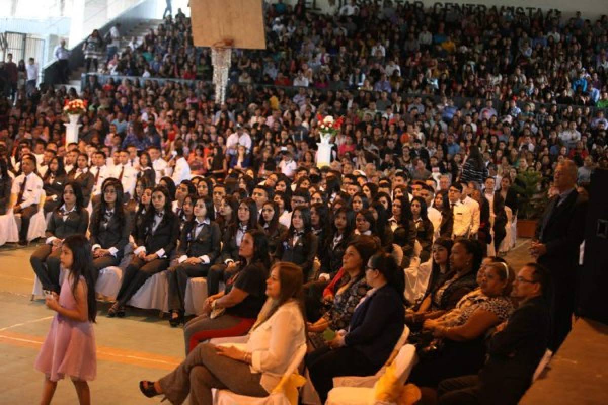 Instituto Central gradúa más de mil bachilleres