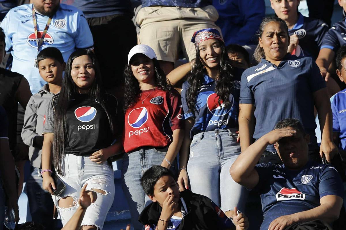 Nueva novia de jugador de Motagua entre las bellas chicas en semifinal ante Real España