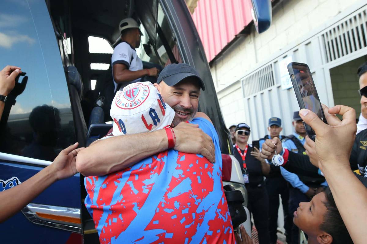 Aficionados sorprenden a Espinel, jugada de VAR de policía y la belleza de Comayagua