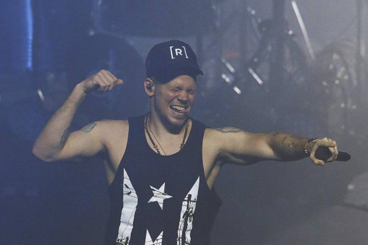 Residente recuerda caso Ayotzinapa durante concierto en México